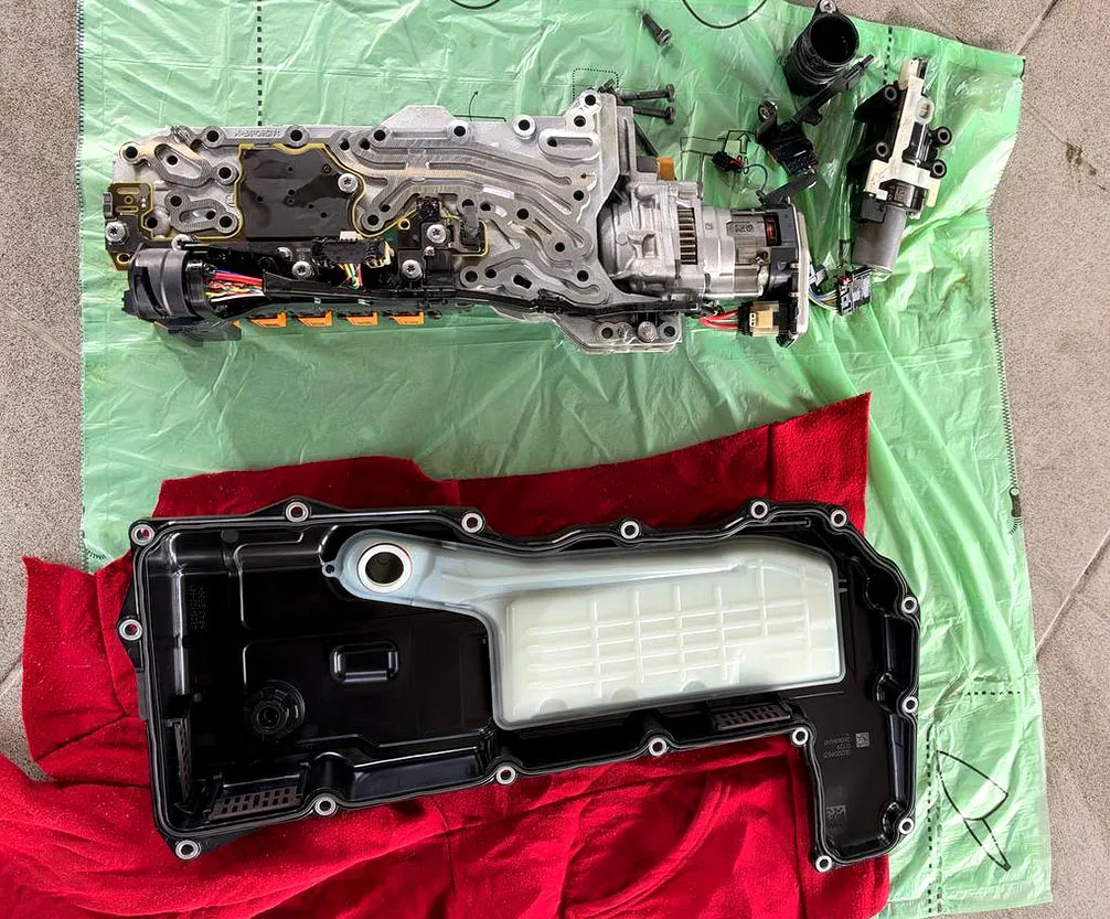 ZF 8HP mechatronic unit and the new oil pan
