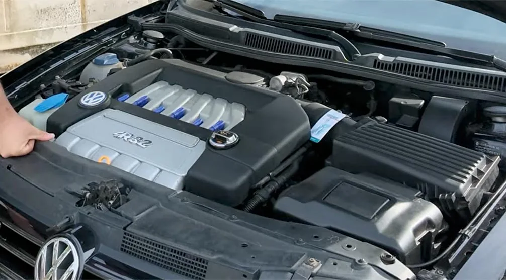 VW Golf 4 R32 3.2-litre VR6 engine bay